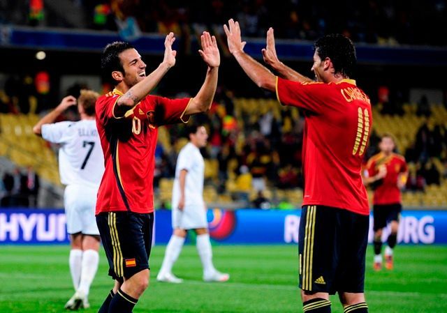 Fotbalisté Španělska se radují z výhry nad Novým Zélandem