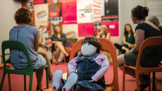 Panenka má pomáhat otevírat dětské emoce.