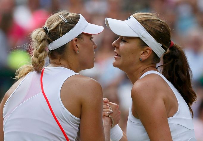 Polská tenistka Agnieszka Radwaňská v semifinálovém utkání Wimbledonu 2012 proti Němce Angelique Kerberové.