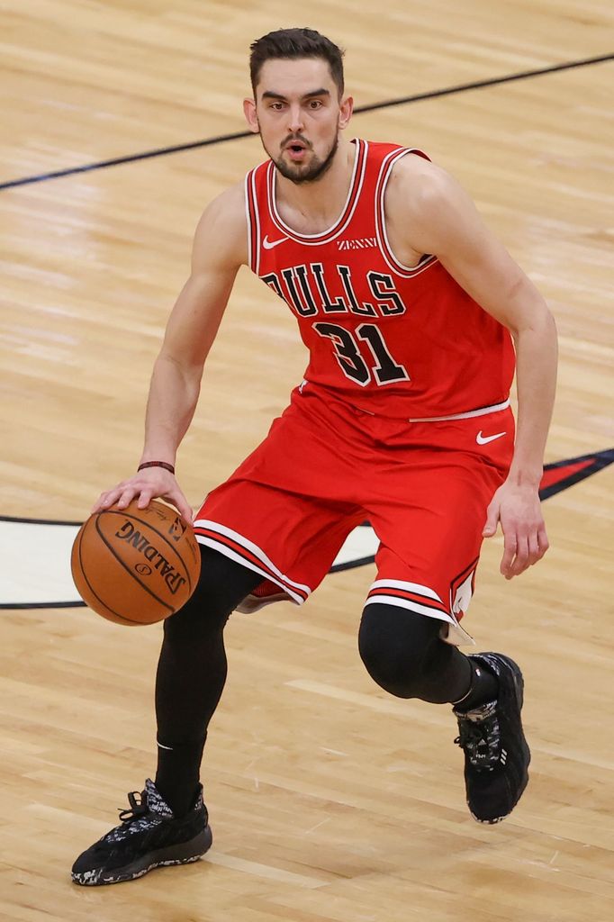 Feb 8, 2021; Chicago, Illinois, USA; Chicago Bulls guard Tomas Satoransky (31) brings the ball up court against the Washington Wizards during the first half of an NBA gam