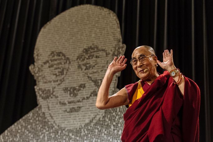 Dalajlama ve vyprodaném sále velké Lucerny, 2016.