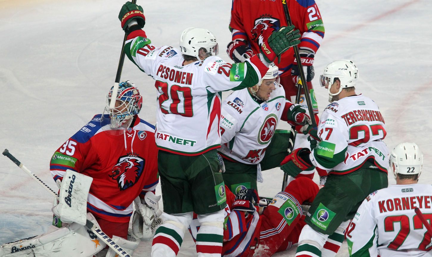 Hokej, KHL, Lev Praha - Kazaň: radost Kazaně z gólu Janne Pesonena (20)