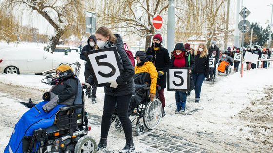 Foto: Nenuťte nás do ústavů, chceme žít doma. Víc to nestojí, žádají vládu postižení