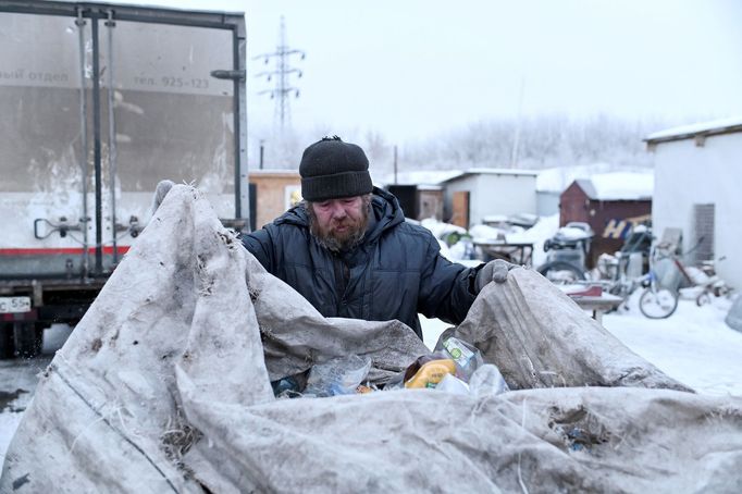 Život bezdomovců v třeskutých mrazech na Sibiři v Rusku.  19. 2. 2020