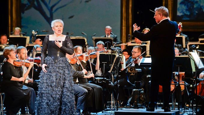Pěvkyně Eva Urbanová a dirigent Karl-Heinz Steffens.