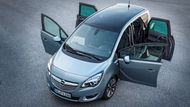 Nejprodávanějším osobním autem v Česku s netradičním otvíráním dveří je malé MPV (víceúčelové auto) Opel Meriva. Otvírají se od sebe, nikoli za sebou. Výhodné to je pro řidiče, když chce poutat děti do sedačky. Nemusí obcházet otevřené dveře.