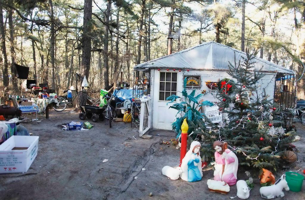 Komunitní stanové městečko bezdomovců u New Jersey