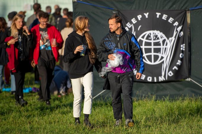 Návštěvníci festivalu Creepy Teepee.