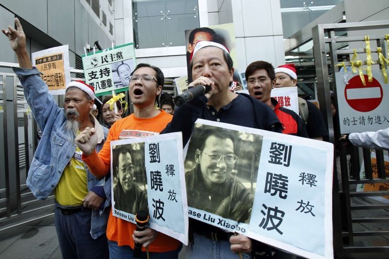 Pusťte Lioua, žádali demonstranti v Hong Kongu