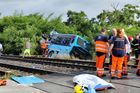 Na slovenském přejezdu se srazil český vlak s autobusem, šest lidí zemřelo