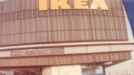 První prodejna nábytkářského řetězce Ikea v tehdejším Československu se nacházela ve třech patrech Domu bytové kultury (DBK) v Praze na Budějovické. Podívejte se, jak vypadala.