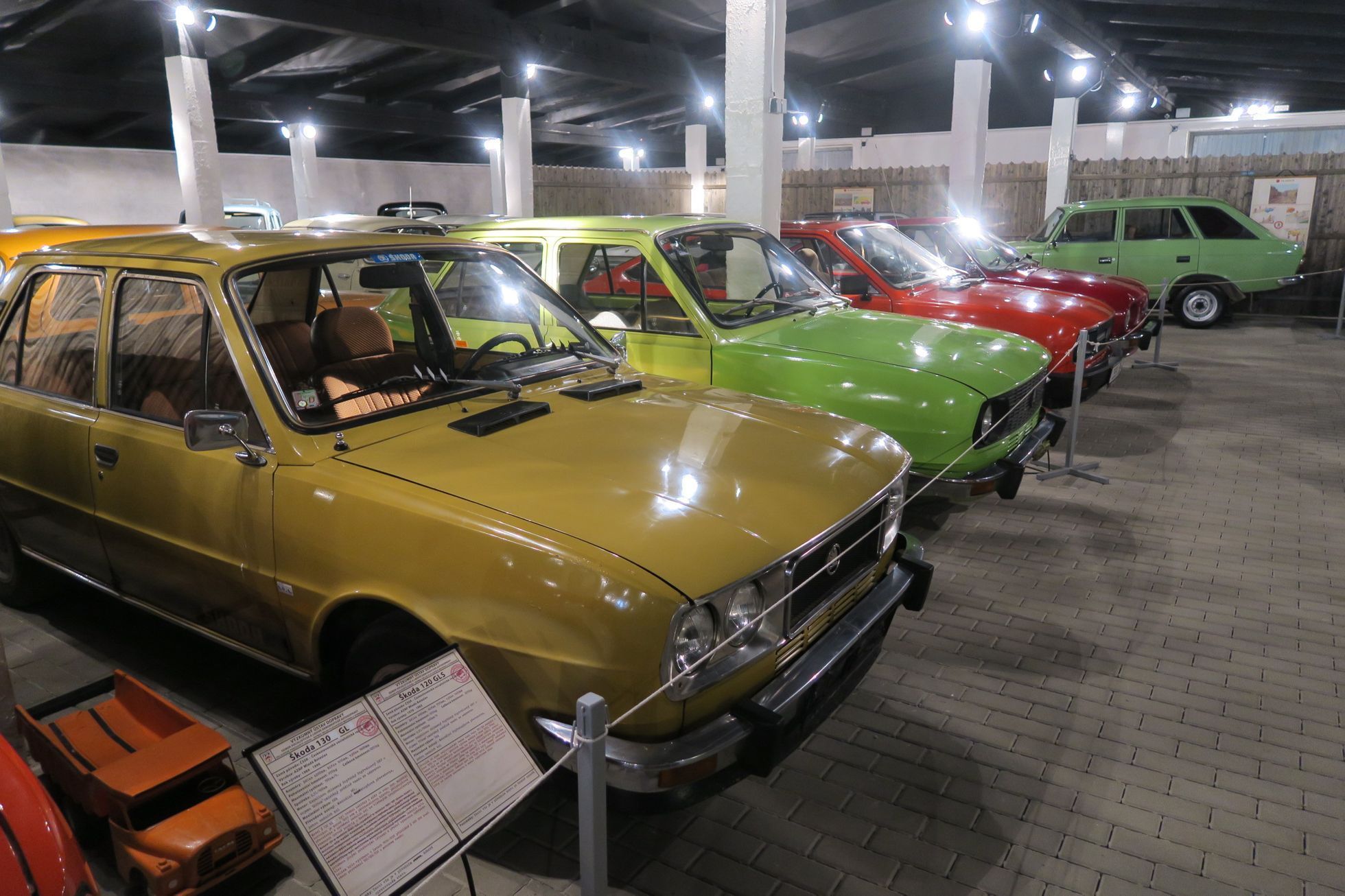 Retro auto muzeum ve Strnadicích