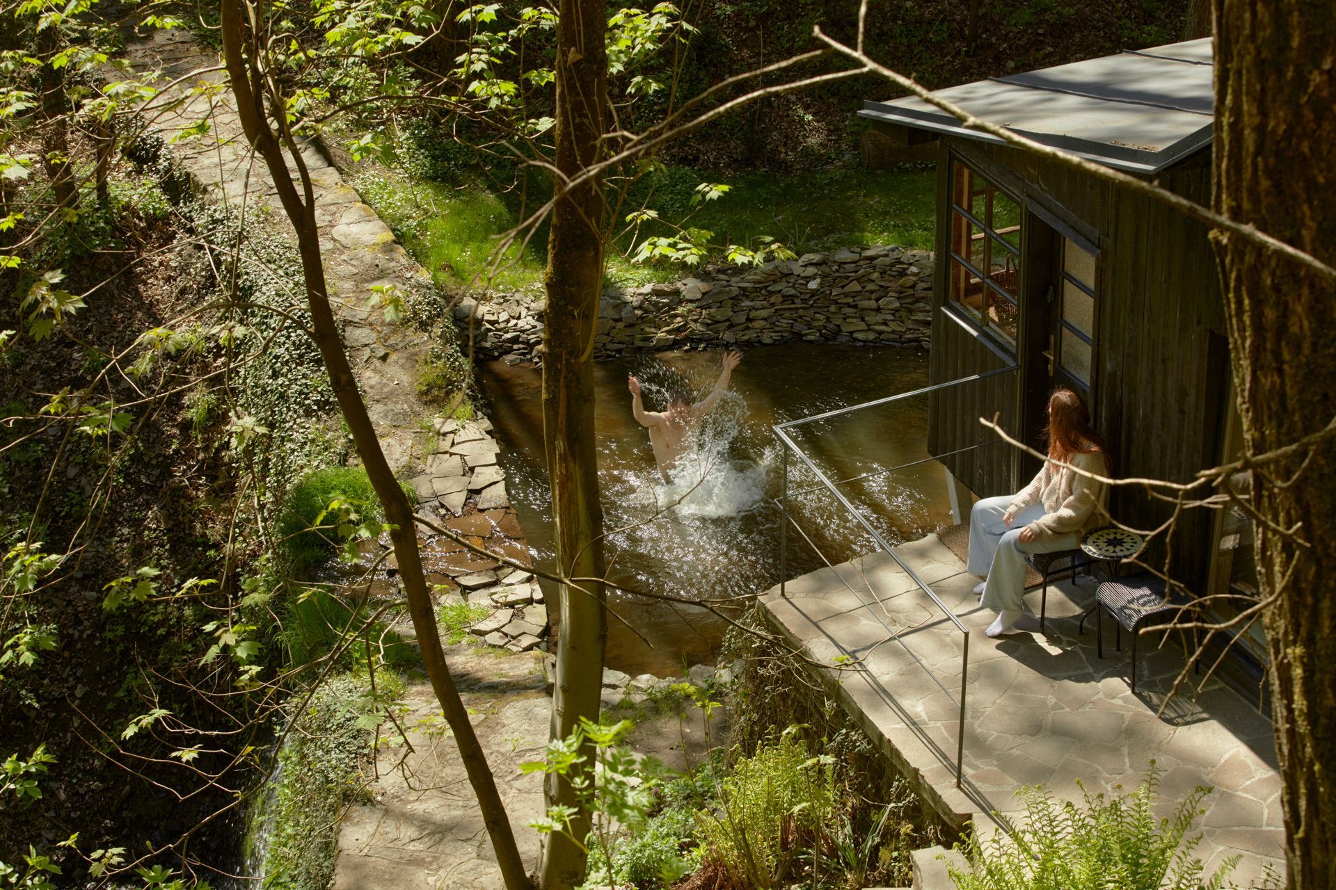 chata na vodopádu, bydlení, chata, chalupa, příroda, ubytování