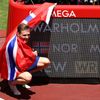 Karsten Warholm z Norska slaví světový rekord ve finále běhu na 400 metrů překážek na OH 2020