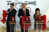 Olympijské hry v Pekingu 2008 se blíží. V čínském hlavním městě byly slavnostně představeny sady olympijských medailí.