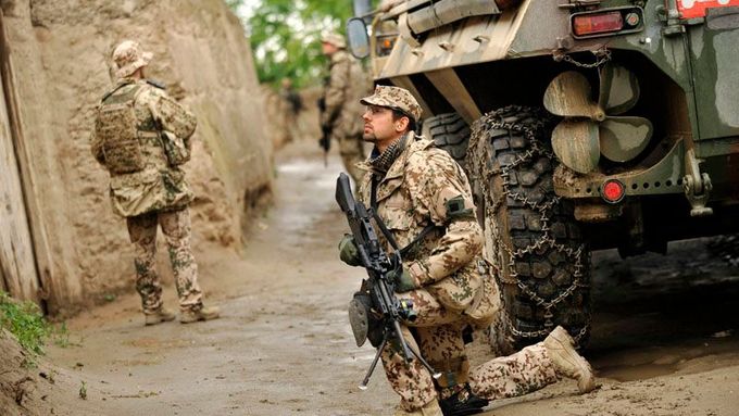 Před lety bylo nemyslitelné, aby vojáci bundeswehru sloužili za hranicemi své země, dnes umírají v Afghánistánu