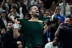 Kvůli očkování špinil Djokoviče, teď ho žádal o odpuštění. Šampion zaujal reakcí
