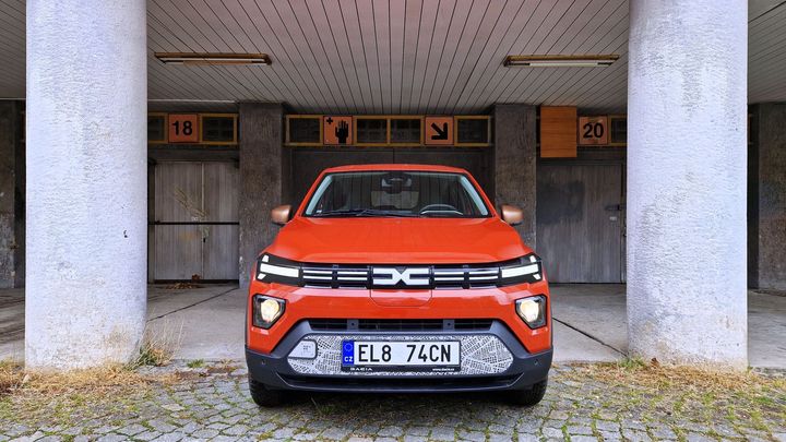 Nejlevnější, ale za jakou cenu? Dacia Spring prokoukla a dostala zajímavé novinky