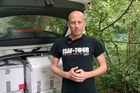 Zrno z Ukrajiny: Ouvej na hranici, v kufru výbava dronů a počítače do moderní války
