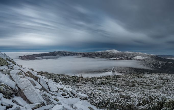 Krajina v Krkonoších. Bližší lokace neuvedena.