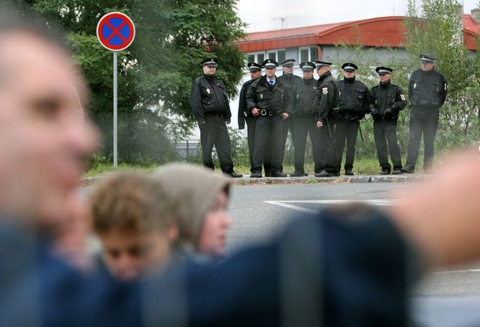 Stovky přítomných policistů a městských strážníků se nudily. Jejich soupeř na "hřiště" nedorazil.