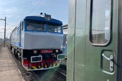 Tenhle vlak není pro chudé. Výletní jízdy masivně zdražují, na vině je systém ETCS