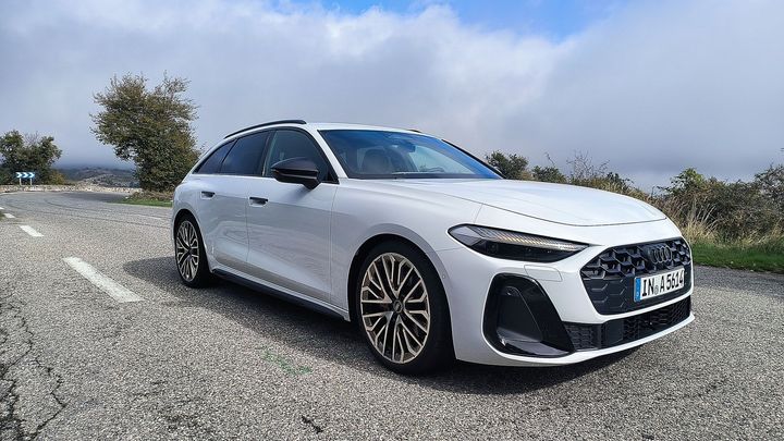 Hraje si se světly, ale jak je to s kufrem? První jízda s novým Audi A5