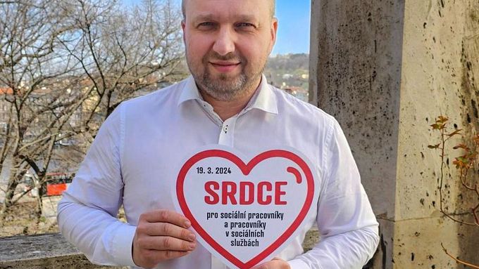 Ministr Jurečka má srdce pro sociální pracovníky, ale jen papírové