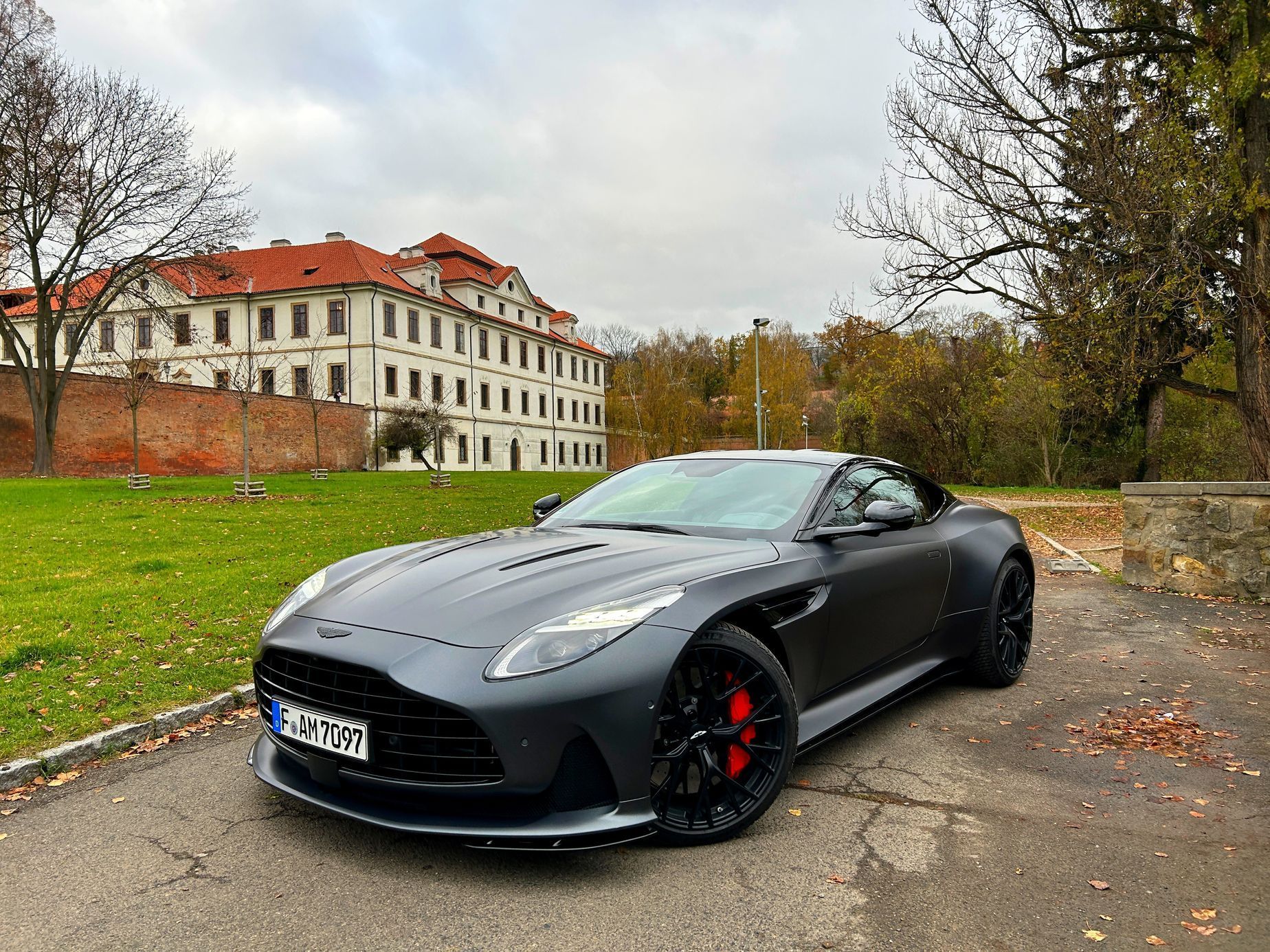 Aston Martin DB12