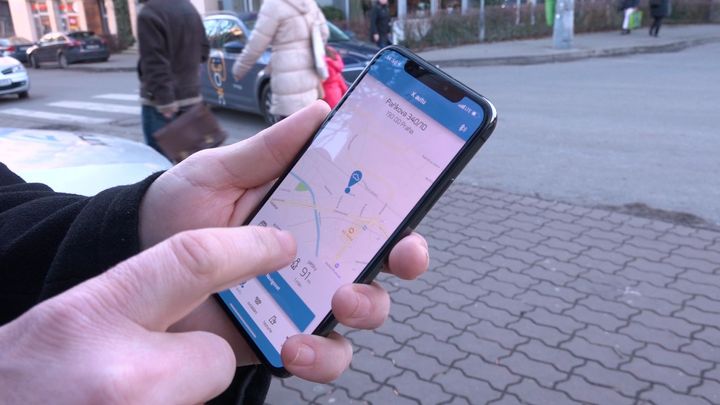 Praha začala pracovat na vlastní navigaci. Brzy v sobě propojí MHD, auta i koloběžky