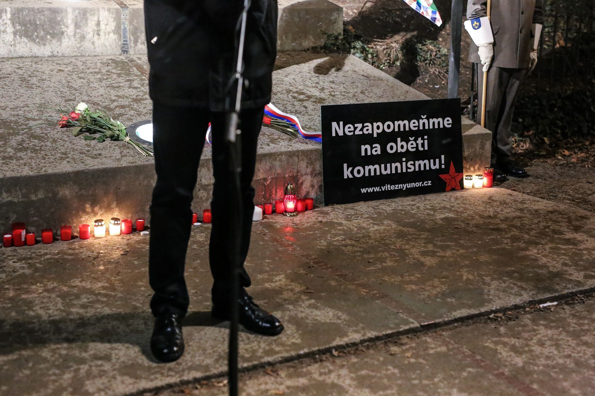 Shromáždění k připomínce 25. února a obětem komunismu - Staromětské náměstí a Úvoz