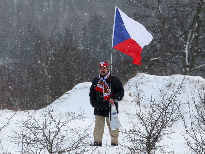 Fanoušky českých reprezentantů neodradily ani občasné sněhové přeháňky.