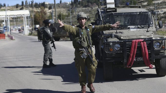 Izraelští vojáci poblíž Ramalláhu. Ilustrační foto.