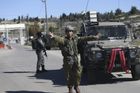 Izraelští vojáci zastřelili Palestince, útočil na ně nožem