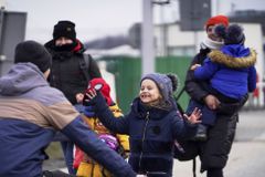 Rodina ubytovala jedenáct Ukrajinců a další jsou na cestě. Pomoc dovezli i na hranice
