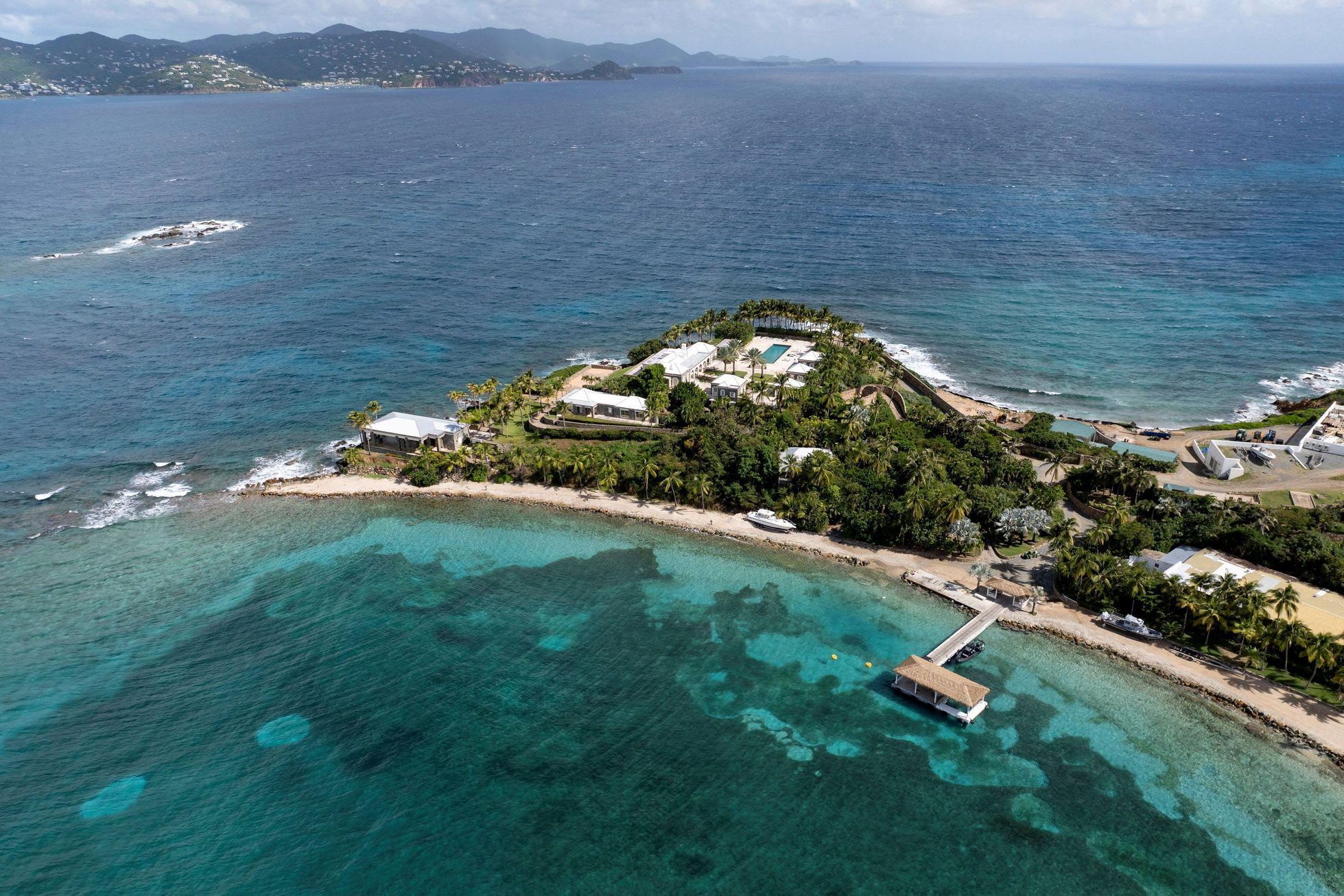 Jeffrey Epstein, ostrov, kriminalita, prostituce