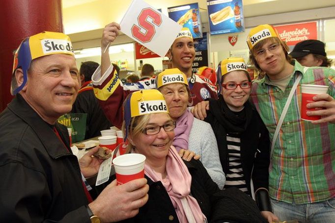 Fanoušci na hokejovém finále Sparta - Pardubice.