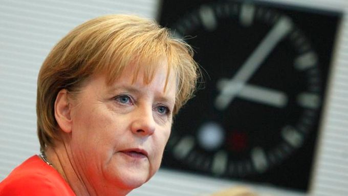 Je za pět minut dvanáct? Ještě prý ne, Německo stojí za eurem pevněji než dříve, tvrdí mluvčí Angely Merkelové