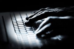 Vyděračský vir napadl v Česku kolem 300 uživatelů, státní správě se zatím vyhnul