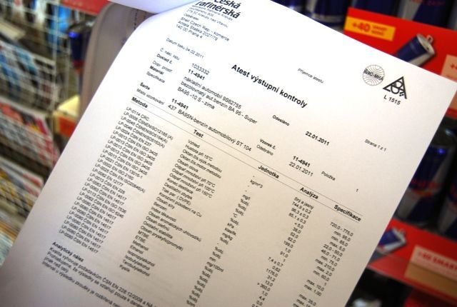 Zavážení paliva k čerpací stanici Shell