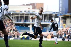 Tottenham rozdrtil West Bromwich, Arsenalu pomohly dvě vlastní branky soupeře