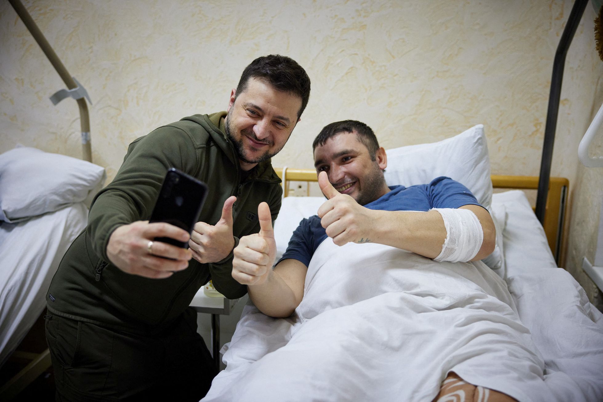 Ukrajina Volodymyr Zelenskyj nemocnice zranění voják