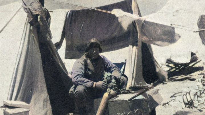 Kdo byl na Everestu první? Hora vydala sto let starou botu, která může vyřešit záhadu