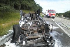 Při hromadné nehodě na D1 na Jihlavsku zemřel člověk a další utrpěl těžká zranění
