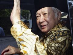 Suharto se loučí. Definitivně?