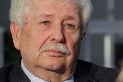 I reklamy na kamionech poutají pozornost, říká o zákazu billboardů senátor Chaloupek