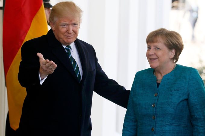 Donald Trump a Angela Merkelová v Bílém domě