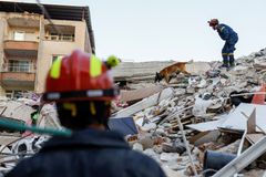Kapitán Turecka zemřel při zemětřesení. Trosky pohřbily i jeho pětiletého syna