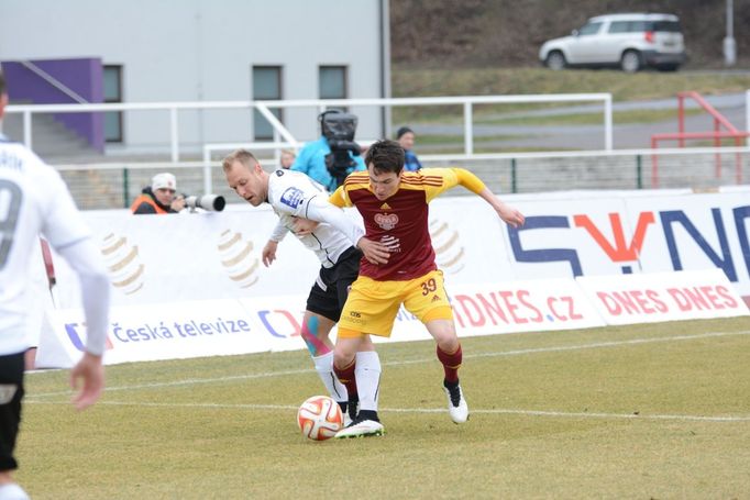 SL, Dukla-Plzeň: Vjačeslav Karavajev (39) - Daniel Kolář