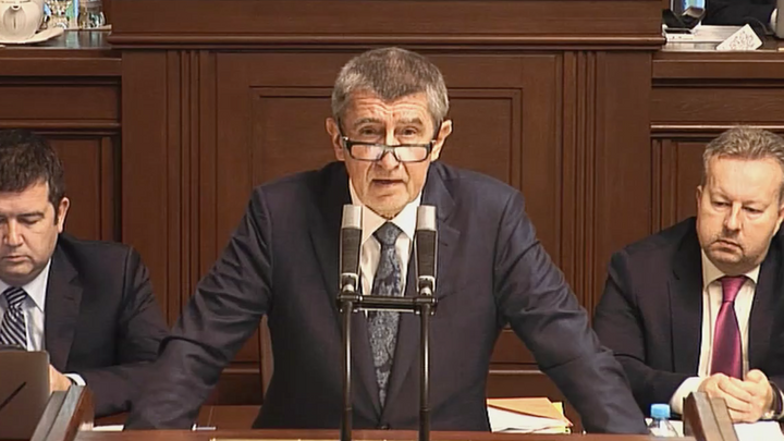Jste tak zoufalá. Nejste nešťastná? ptal se Babiš poslankyně, pustil se i do pirátů